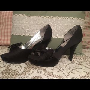 David’s Bridal black heels size 8.5